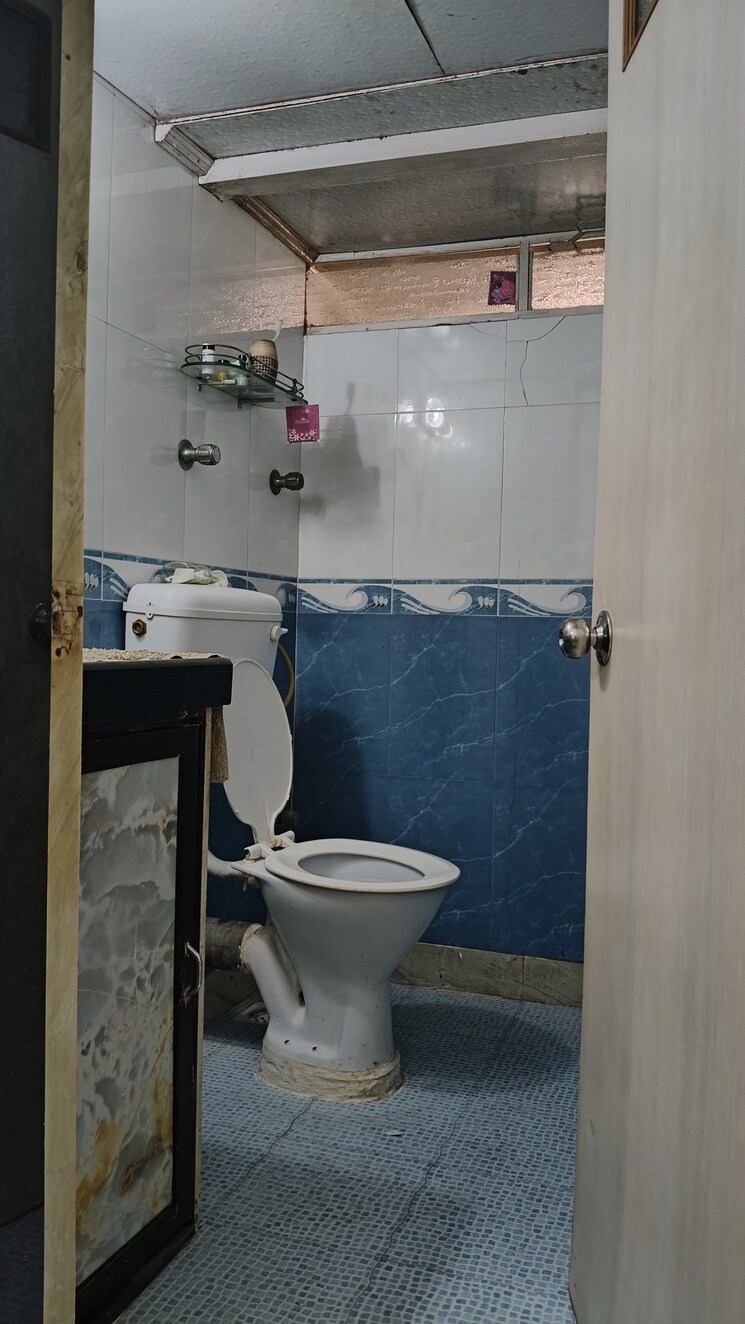 Bathroom, manav-mandir 1.5 Bedroom 600 Sq.Ft. Apartment In Worli Mumbai 8731383