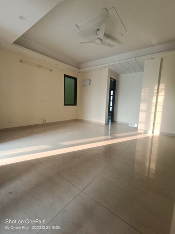 Room in 2 BHK Builder Floor at Ansal Sushant Lok I, Sector 43 – for Rent