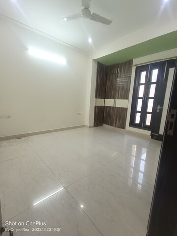 Room in 2 BHK Builder Floor at Ansal Sushant Lok I, Sector 43 – for Rent