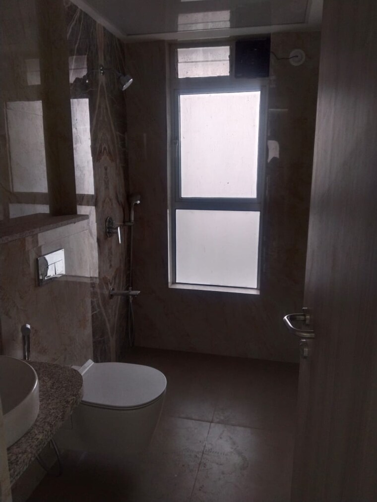 Bathroom, oberoi-sky-city 3 Bedroom 1094 Sq.Ft. Apartment In Borivali East Mumbai 8731380
