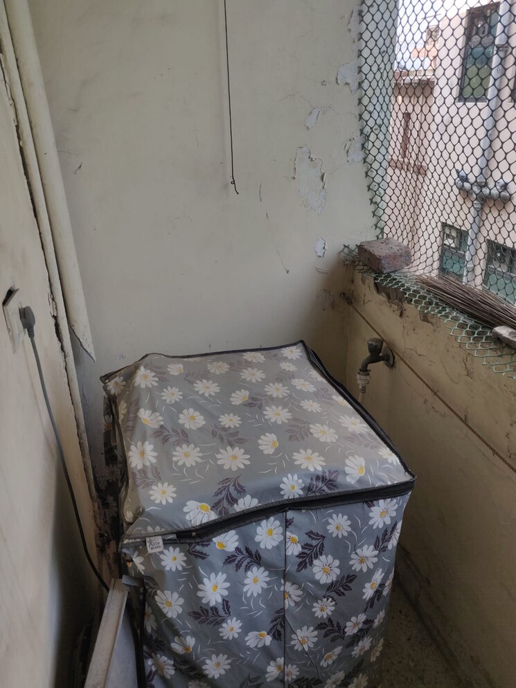 Bathroom, lajpat nagar ii 1 RK 450 Sq.Ft. Builder Floor In Lajpat Nagar ii Delhi 8731423