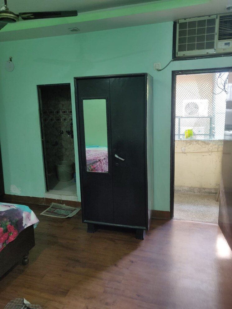 Room, lajpat nagar ii 1 RK 450 Sq.Ft. Builder Floor In Lajpat Nagar ii Delhi 8731423