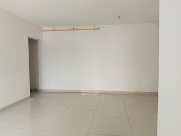 Room in 3 BHK Apartment at Oberoi Sky City, Borivali East – for Rent