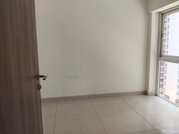 Room in 3 BHK Apartment at Oberoi Sky City, Borivali East – for Rent