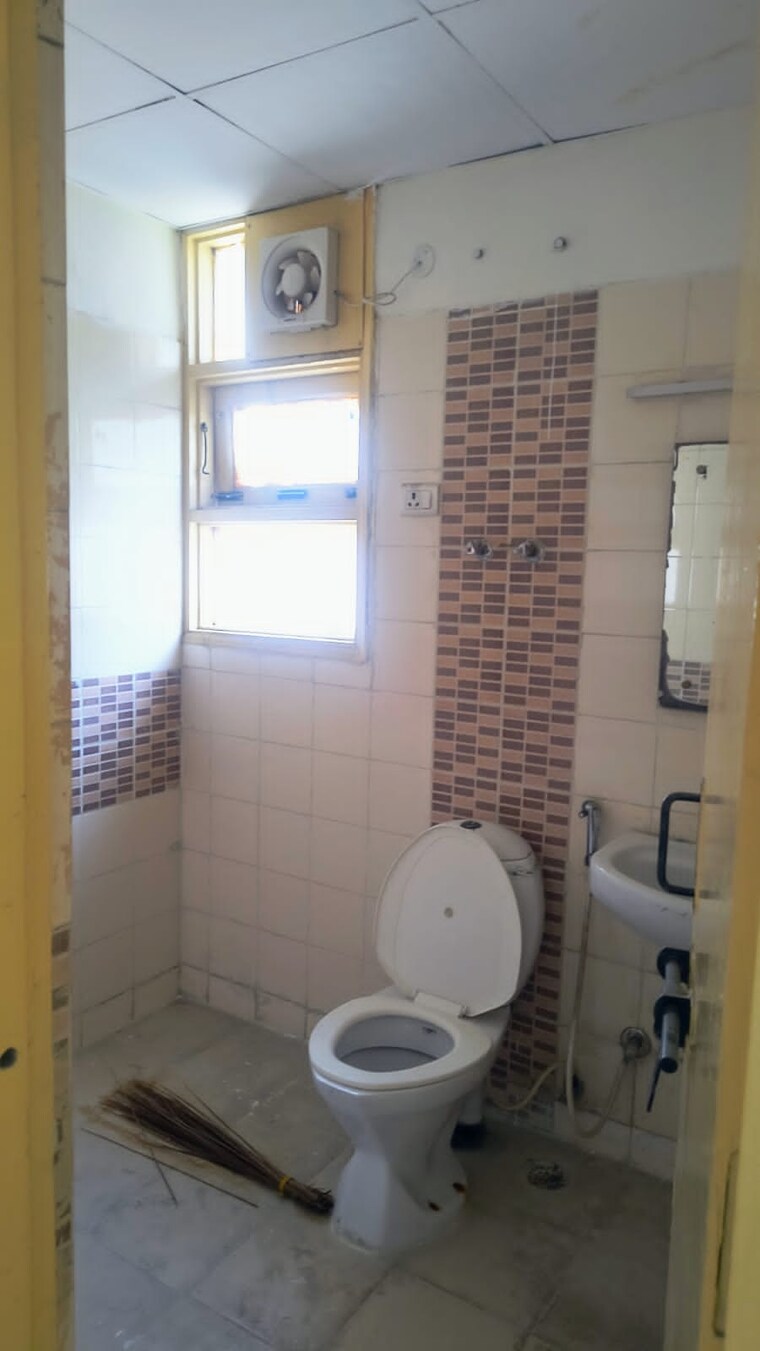 Bathroom, omaxe-heights 3 Bedroom 1800 Sq.Ft. Apartment In Sector 86 Faridabad 8731529