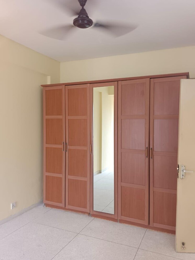 Room, dlf-the-wellington-estate 3 Bedroom 1396 Sq.Ft. Apartment In Dlf Phase V Gurgaon 8731428