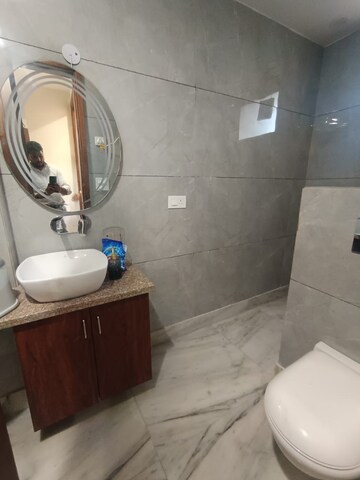 Attached Bathroom in 2.5 BHK Apartment at Jahaz Apartments, Paschim Vihar – for Rent