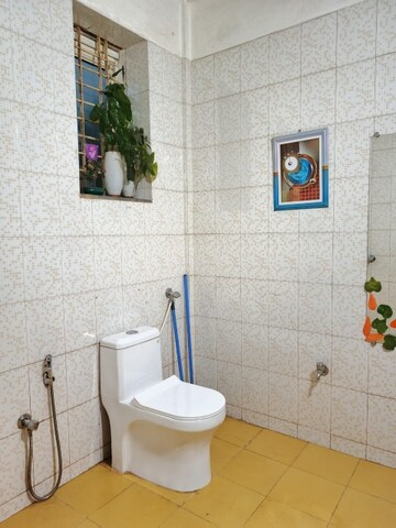 Bathroom in 4 BHK Villa at Nachinola – for Rent