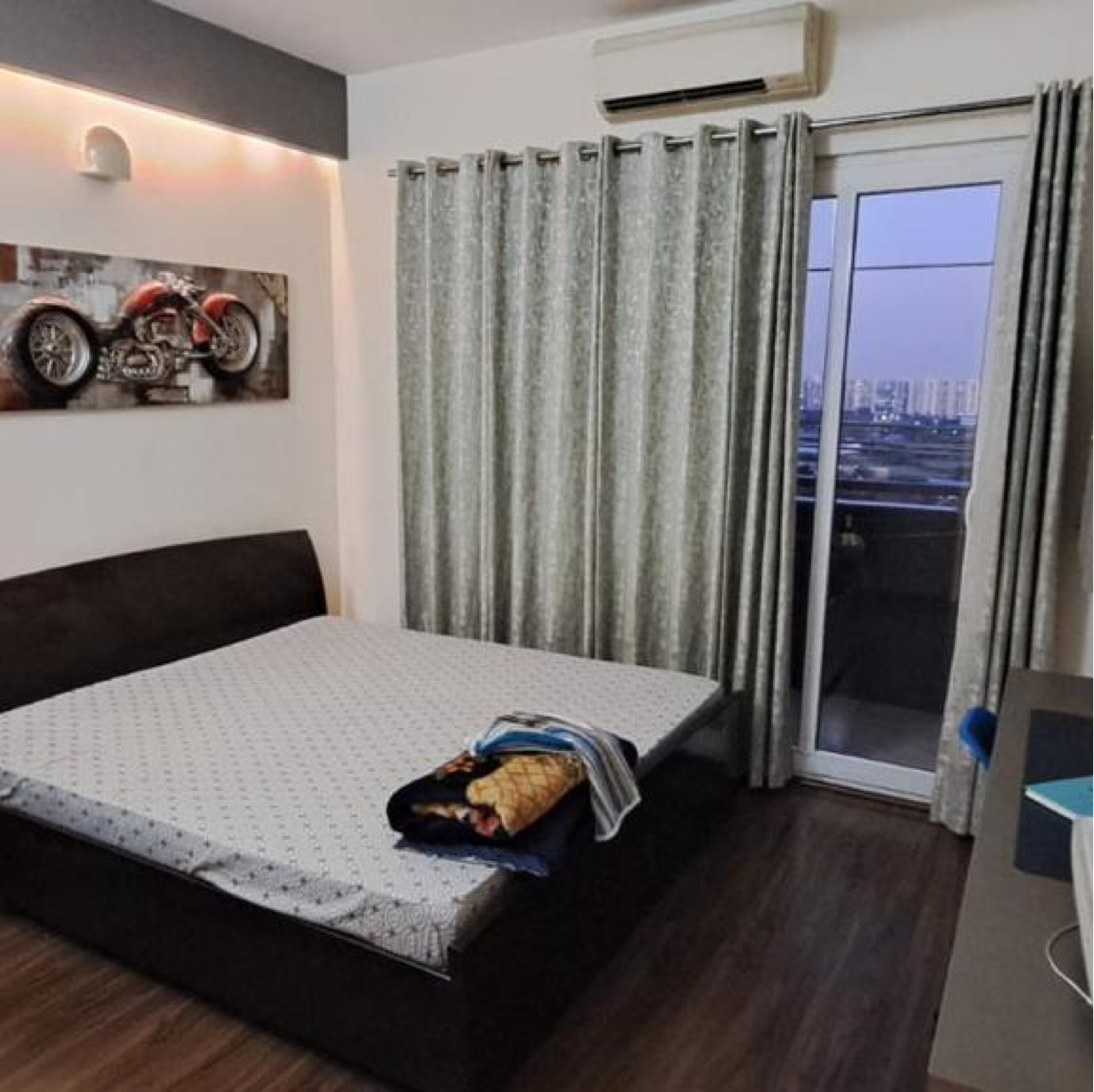 1 BHK 929 Sq.Ft. Apartment in Central Park 3 The Room