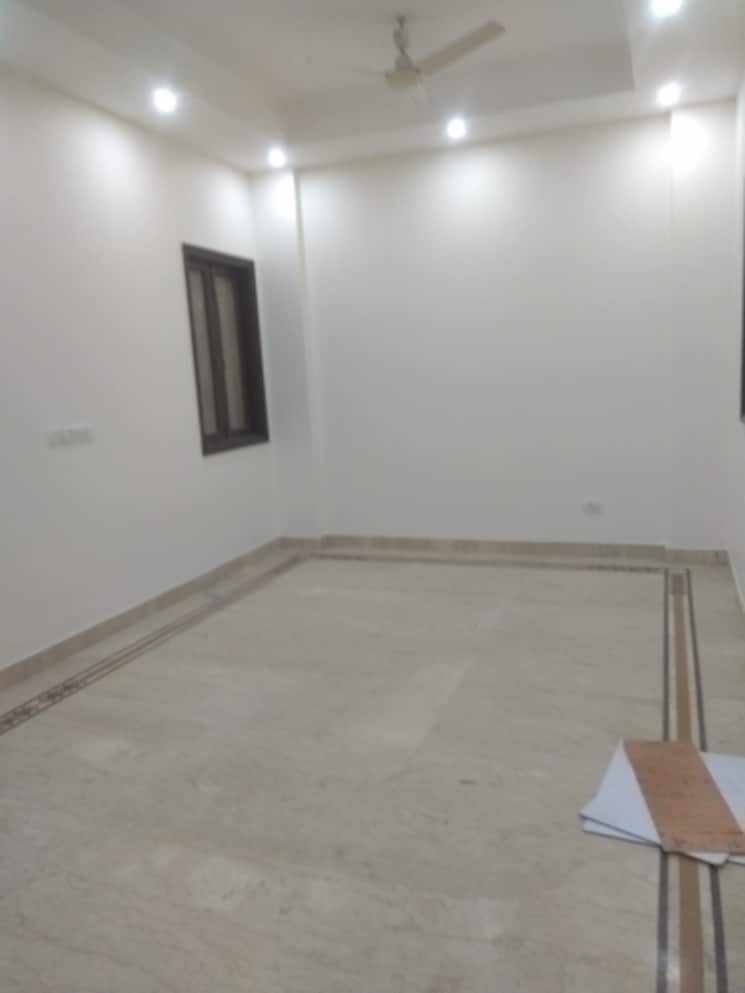 Room, new friends colony 4 Bedroom 500 Sq.Yd. Builder Floor In New Friends Colony Delhi 8731659