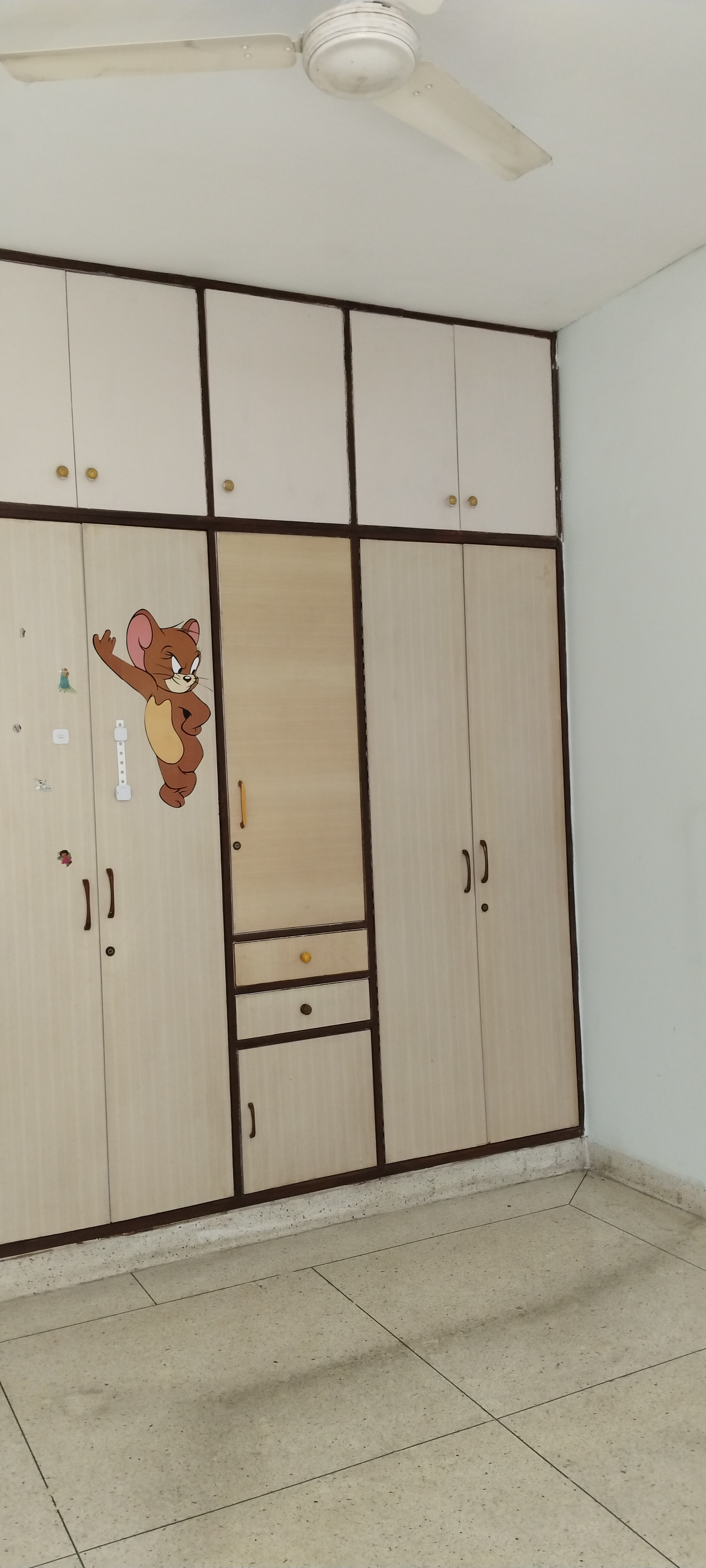 2.5 BHK + Pooja Room Builder Floor For Rent in Unitech South City II