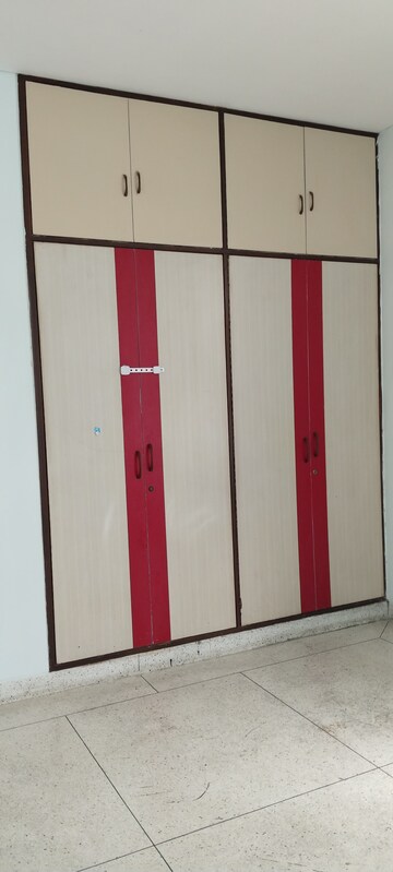 Room in 2.5 BHK Builder Floor at Unitech South City II, Sector 50 – for Rent