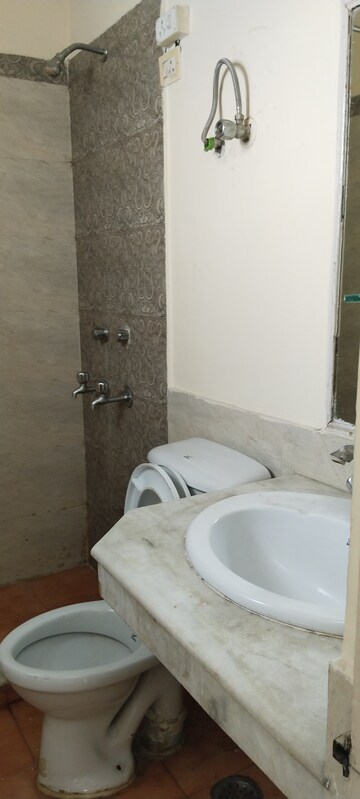 Bathroom in 2.5 BHK Builder Floor at Unitech South City II, Sector 50 – for Rent