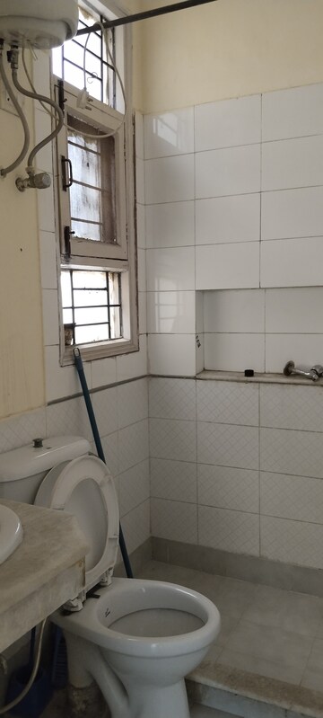 Bathroom in 2.5 BHK Builder Floor at Unitech South City II, Sector 50 – for Rent
