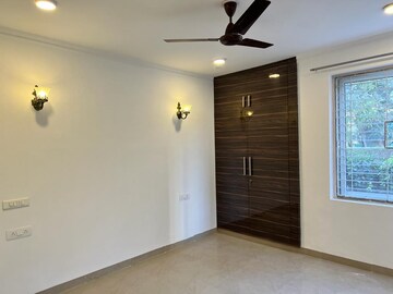 Room in 3.5 BHK Builder Floor at Unitech Woodstock Floors, Sector 50 – for Rent
