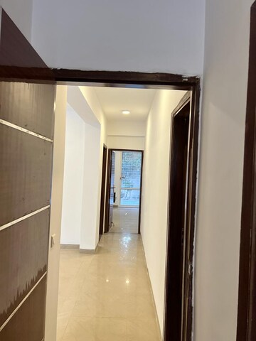 Building Lobby in 3.5 BHK Builder Floor at Unitech Woodstock Floors, Sector 50 – for Rent