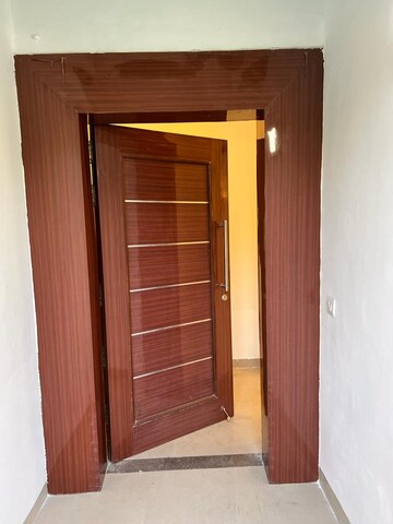Room in 3.5 BHK Builder Floor at Unitech Woodstock Floors, Sector 50 – for Rent