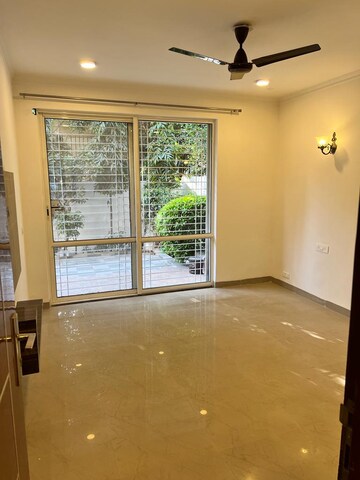 Room in 3.5 BHK Builder Floor at Unitech Woodstock Floors, Sector 50 – for Rent