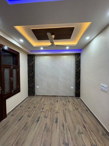 Bedroom in 3 BHK Apartment at RWA Apartments Sector 70, Sector 70 – for Rent