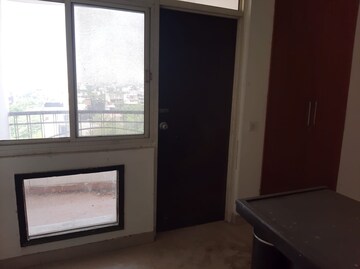 Room in 5 BHK Villa at Omaxe NRI City Plots, Omega Ii Greater Noida – for Rent