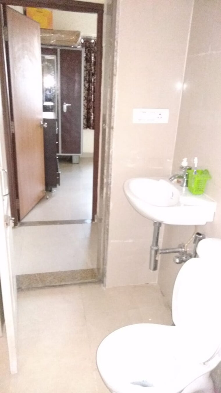 Bathroom, everest-country-side 1 Bedroom 587 Sq.Ft. Apartment In Kasarvadavali Thane 8731687