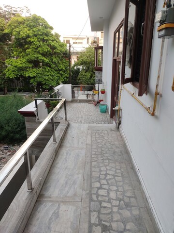 Balcony in 2 BHK Builder Floor at RWA Apartments Sector 50, Sector 50 – for Rent