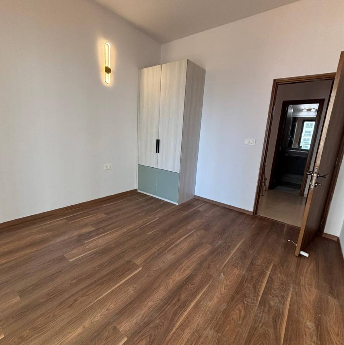 4 BHK + Servant Room Apartment For Rent in Central Park Flower Valley Aqua Front Towers