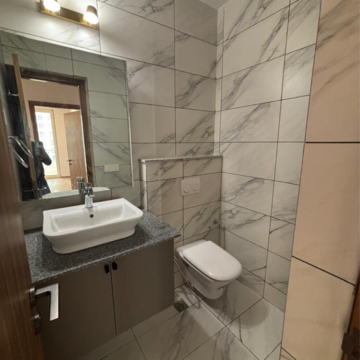 Bathroom in 4 BHK Apartment at Central Park Flower Valley Aqua Front Towers, Sohna Sector 33 – for Rent
