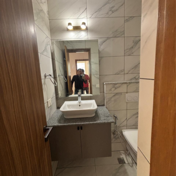 Bathroom in 4 BHK Apartment at Central Park Flower Valley Aqua Front Towers, Sohna Sector 33 – for Rent