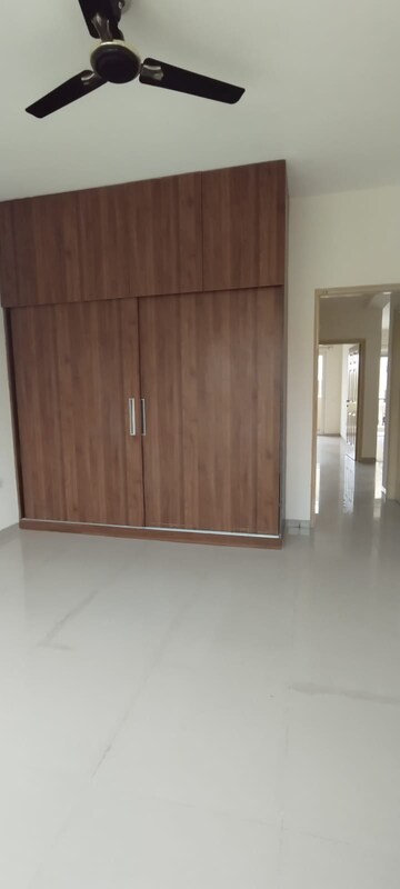 Room in 3.5 BHK Builder Floor at Emaar MGF Emerald Hills, Sector 65 – for Rent