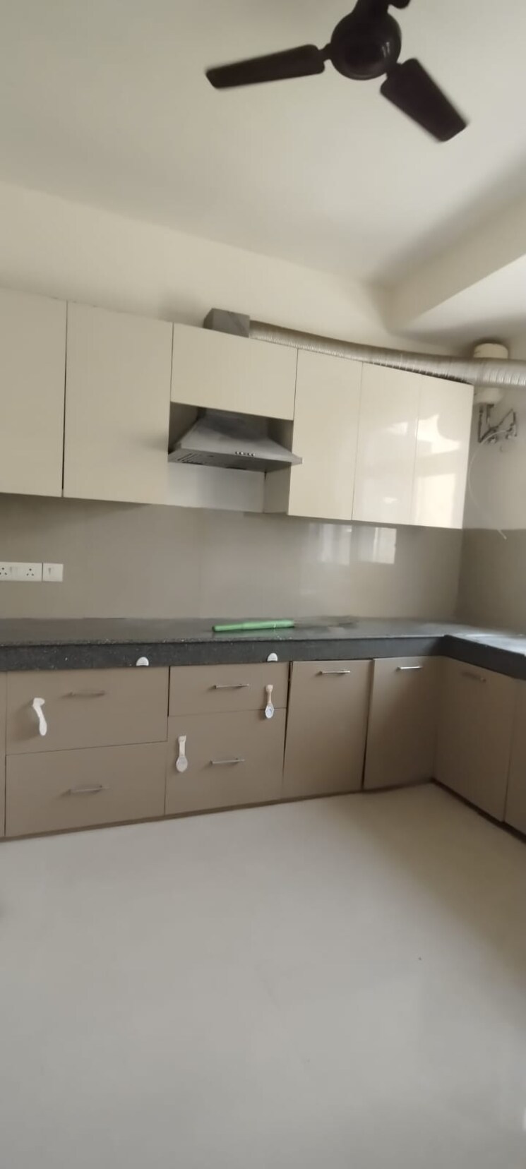 Kitchen, emaar-mgf-emerald-hills 3.5 Bedroom 2600 Sq.Ft. Builder Floor In Sector 65 Gurgaon 8731704