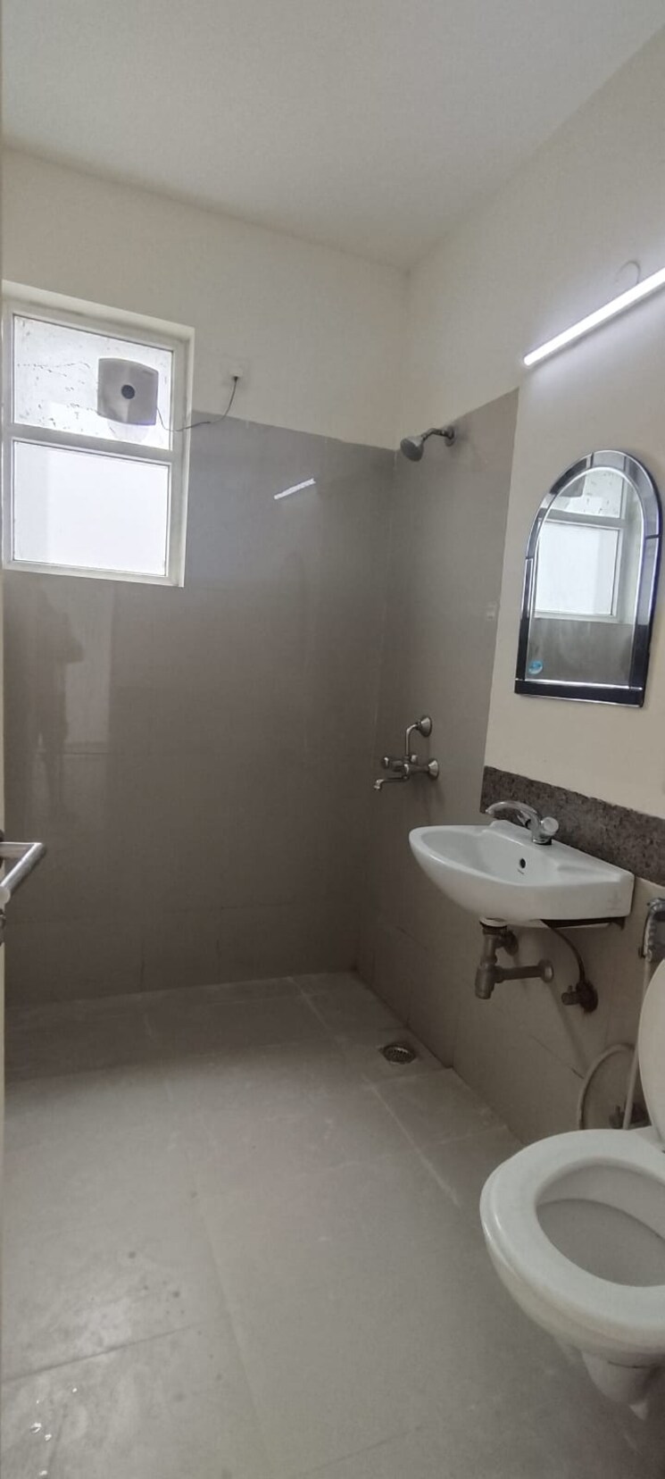 Bathroom, emaar-mgf-emerald-hills 3.5 Bedroom 2600 Sq.Ft. Builder Floor In Sector 65 Gurgaon 8731704