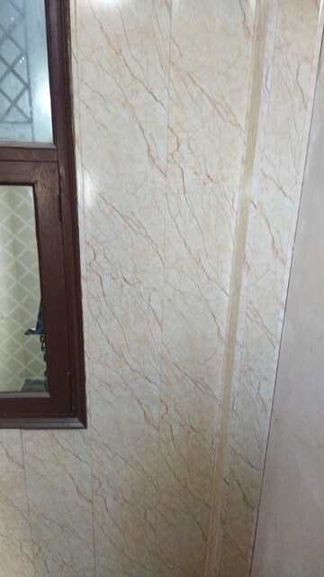 Furnished Amenities in 2 BHK Builder Floor at Swaran Jayanti Puram – for Sale