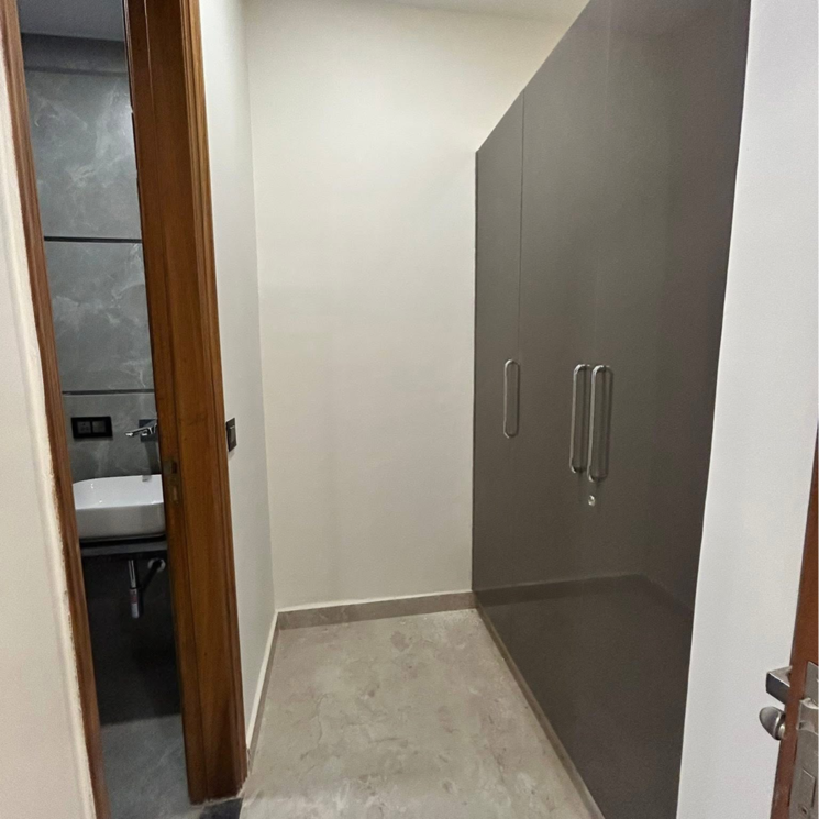 Room, sector 23 2 Bedroom 360 Sq.Ft. Apartment In Sector 23 Gurgaon 8731696