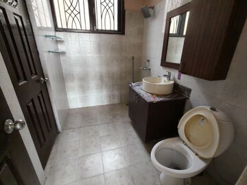 Bathroom in 4 BHK Apartment at Orchid Petals, Sector 49 – for Rent