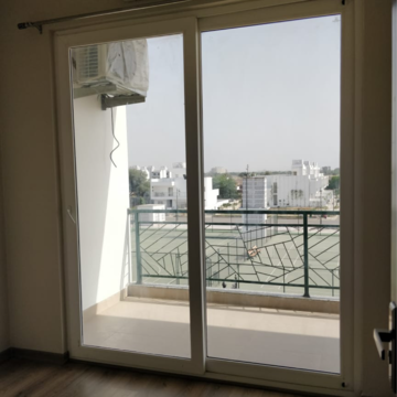 Room in 3 BHK Apartment at Central Park Flower Valley Aqua Front Towers, Sohna Sector 33 – for Rent