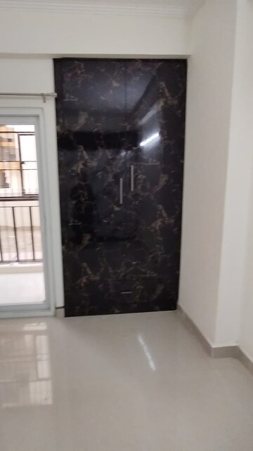 Room in 3 BHK Apartment at Amrapali Terrace Homes, Tech Zone 4 Greater Noida – for Rent