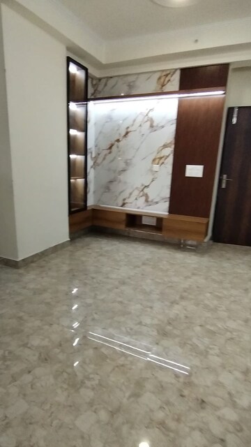 Room in 3 BHK Apartment at Amrapali Terrace Homes, Tech Zone 4 Greater Noida – for Rent
