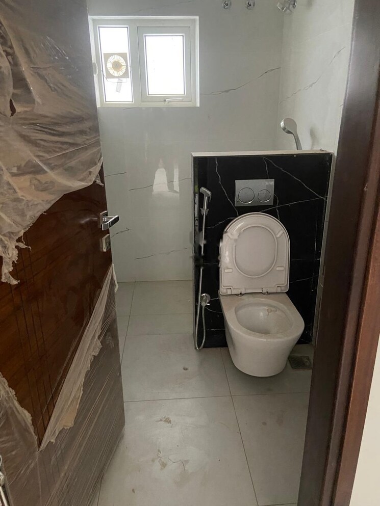 Bathroom, vasavi-solitaire-heights 3 Bedroom 909 Sq.Ft. Apartment In Ameerpet Hyderabad 8731705