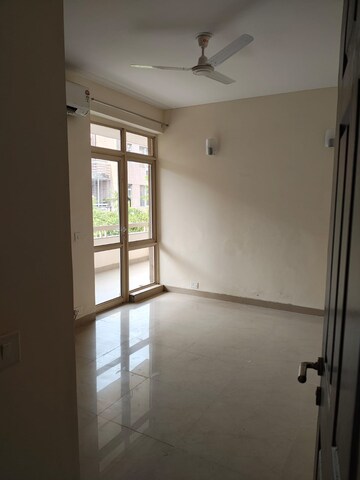 Room in 4 BHK Builder Floor at Unitech Woodstock Floors, Sector 50 – for Rent