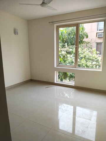 Room in 4 BHK Builder Floor at Unitech Woodstock Floors, Sector 50 – for Rent