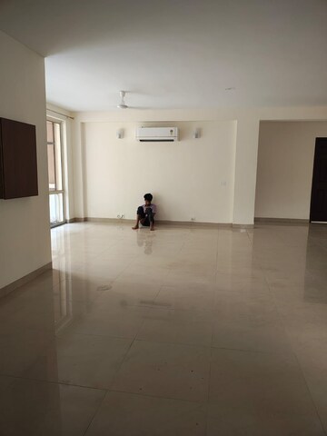 Room in 4 BHK Builder Floor at Unitech Woodstock Floors, Sector 50 – for Rent