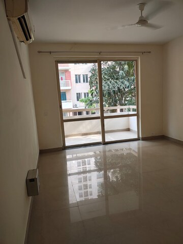 Room in 4 BHK Builder Floor at Unitech Woodstock Floors, Sector 50 – for Rent