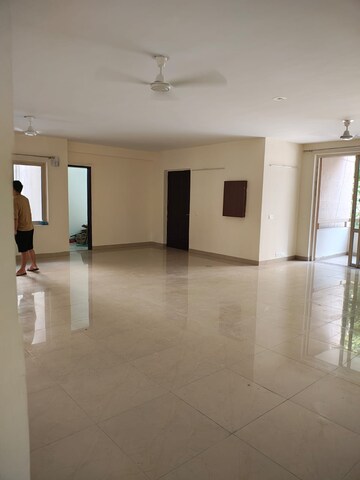 Room in 4 BHK Builder Floor at Unitech Woodstock Floors, Sector 50 – for Rent