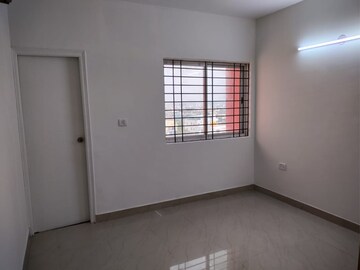 Room in 3 BHK Apartment at DSR Spring Beauty, Brookefield – for Rent