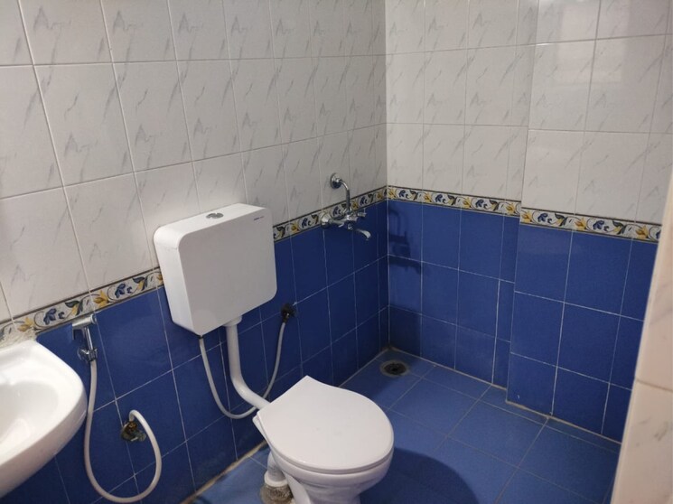 Bathroom, dsr-spring-beauty 3 Bedroom 2650 Sq.Ft. Apartment In Brookefield Bangalore 8731719