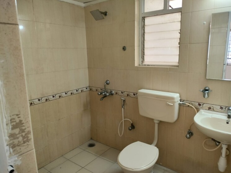 Bathroom, dsr-spring-beauty 3 Bedroom 2650 Sq.Ft. Apartment In Brookefield Bangalore 8731719