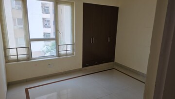 Room in 3.5 BHK Apartment at Orchid Petals, Sector 49 – for Rent