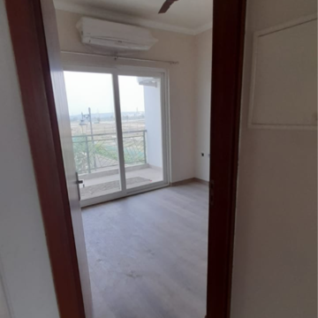 Room in 2.5 BHK Apartment at Central Park 3 Flower Valley, Sohna Sector 33 – for Rent