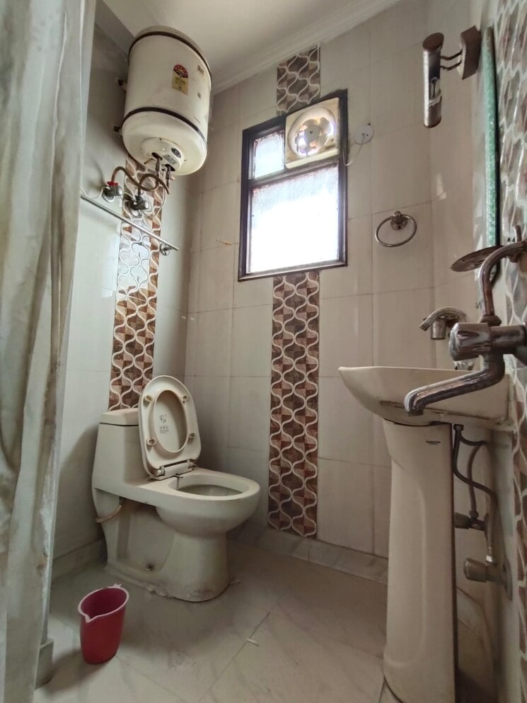 Bathroom, saket 1 Bedroom 450 Sq.Ft. Builder Floor In Saket Delhi 8731765